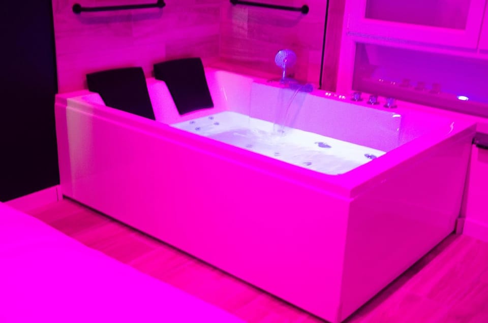 Hot Tub, Bath