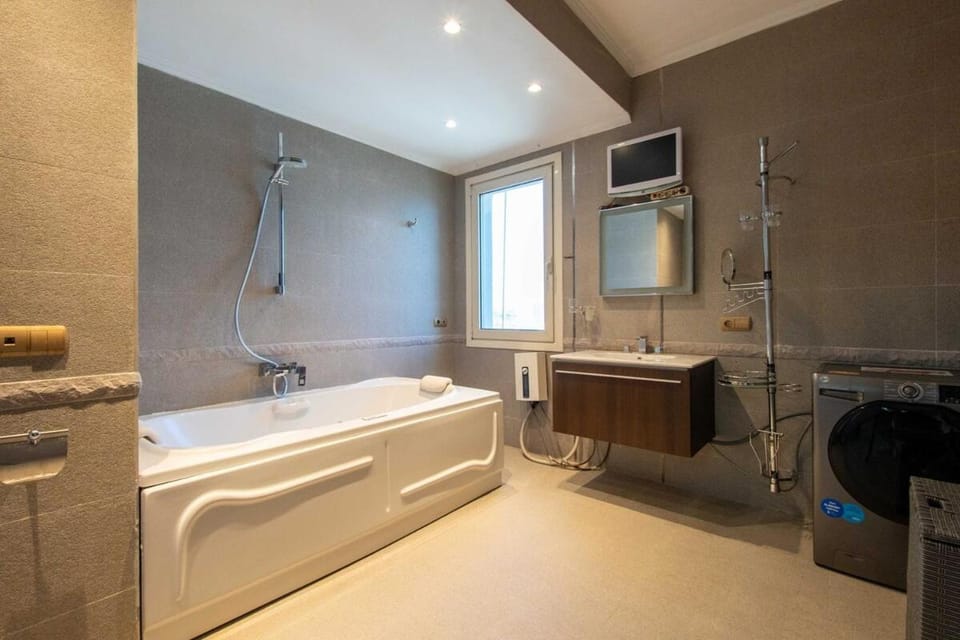 Mandisa Stay - Deluxe Studio 1 Gym & Sauna Access Apartment in Egypt