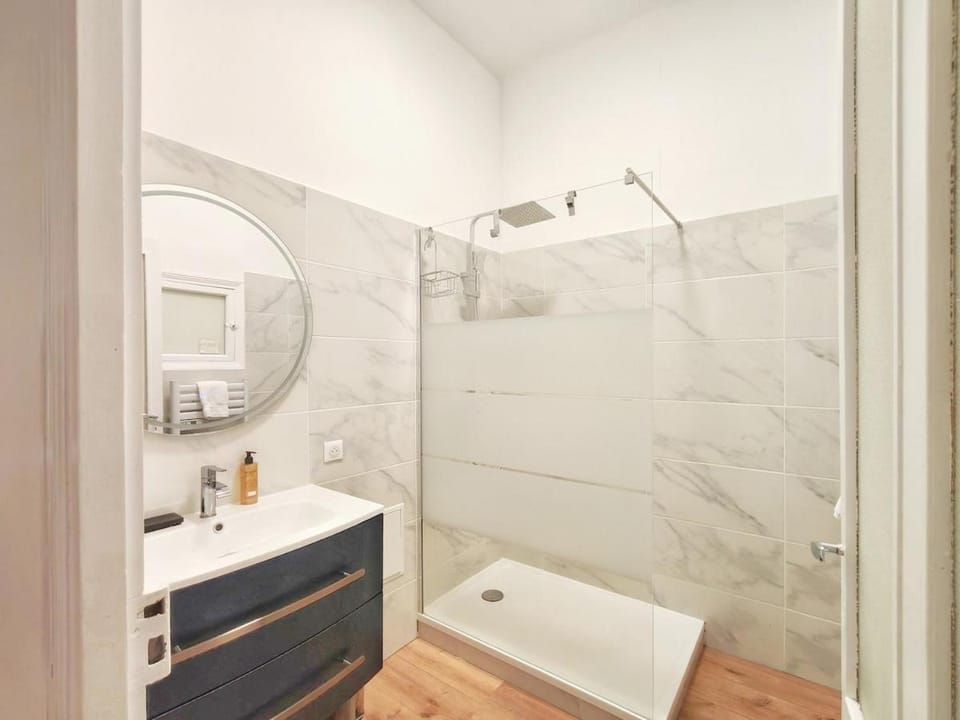Maison Carrée 2 ch Hyper center Apartment in Nimes