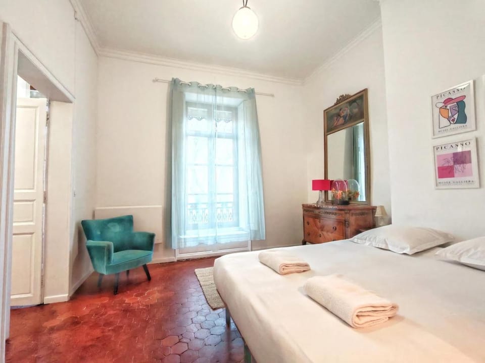 Maison Carrée 2 ch Hyper center Apartment in Nimes