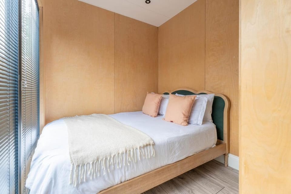 Modern Tiny Home with Hot Tub House in Saint Florence