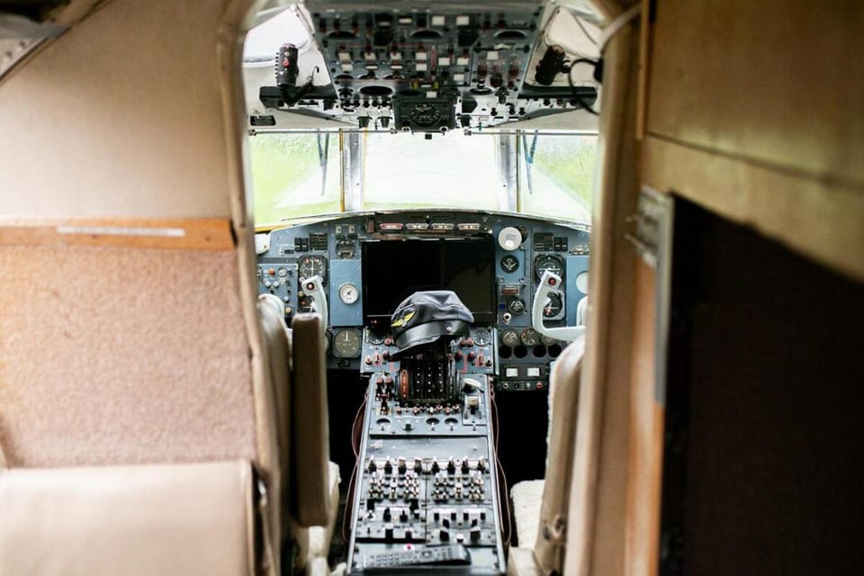 Howard Hughes Vintage Private Jet Stay House in Saint Florence