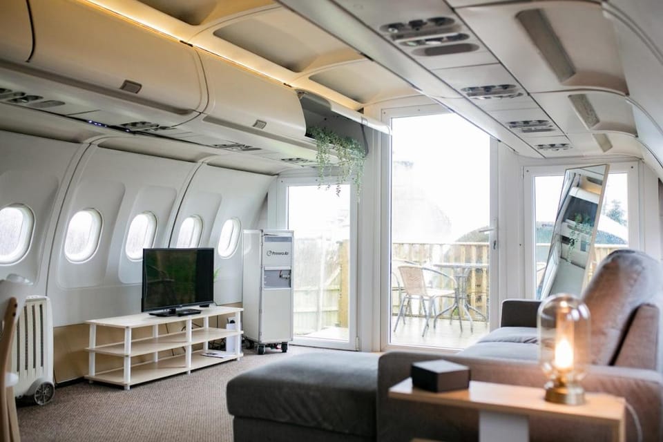 Private Airbus A320 Hot Tub Jet Stay House in Saint Florence