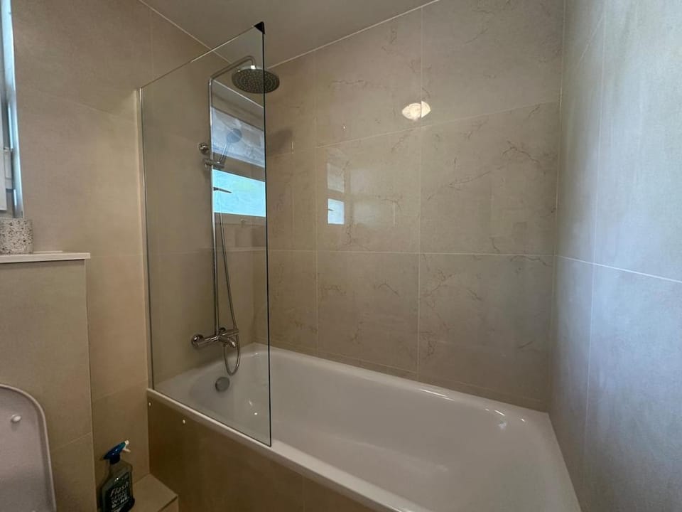 Comfortable Accommodation in South West London Apartment in London Borough of Richmond upon Thames