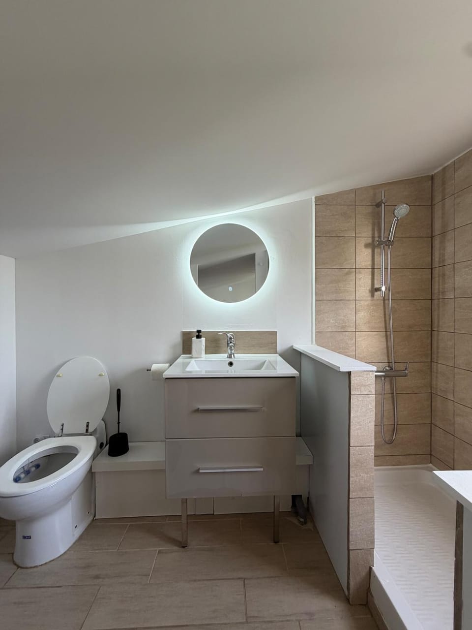 L'Escapade XXL - Balnéo, Cinéma Netflix & Jardin Apartment in Montigny-le-Bretonneux
