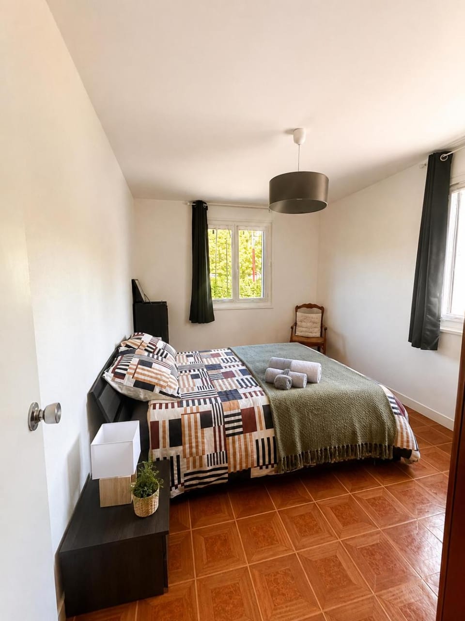 Photo of the whole room, Bedroom