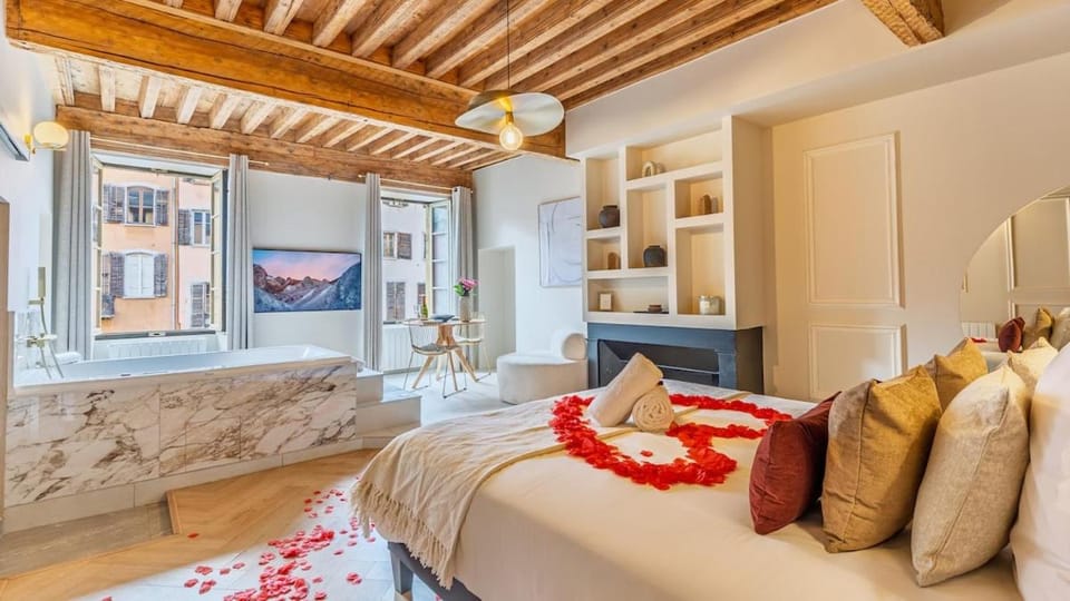 Pure Haven - Luxury Suite - Old Chambéry Apartment in Chambery