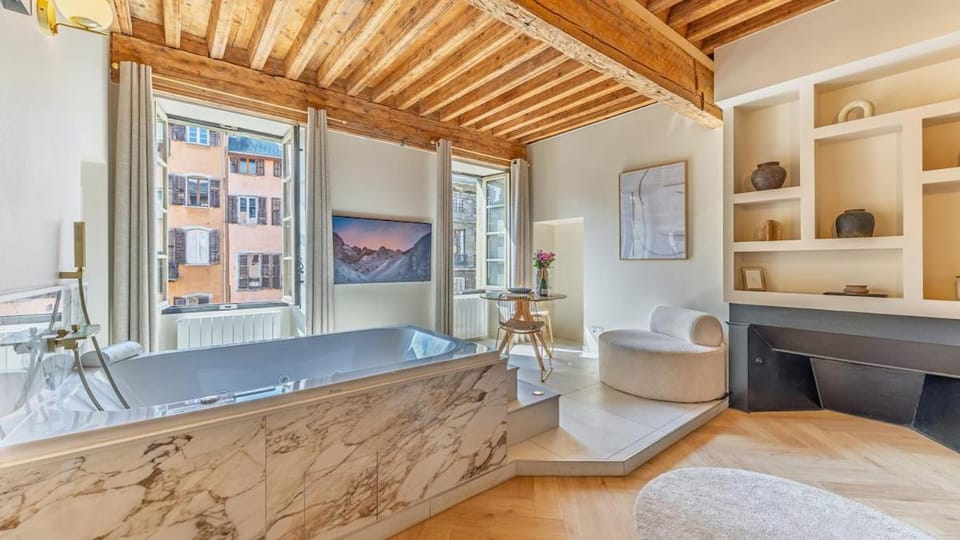 Pure Haven - Luxury Suite - Old Chambéry Apartment in Chambery