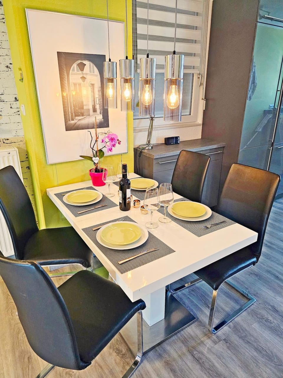 Seating area, Dining area