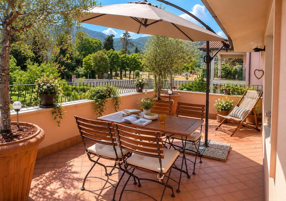 Balcony/Terrace, Entertainment