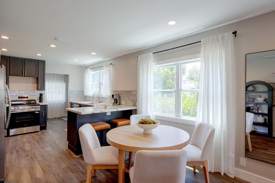 Shop, Dine, Walk to CityPlace! West Palm Beach Gem House in West Palm Beach