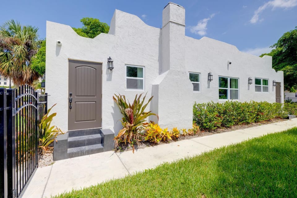 Shop, Dine, Walk to CityPlace! West Palm Beach Gem House in West Palm Beach