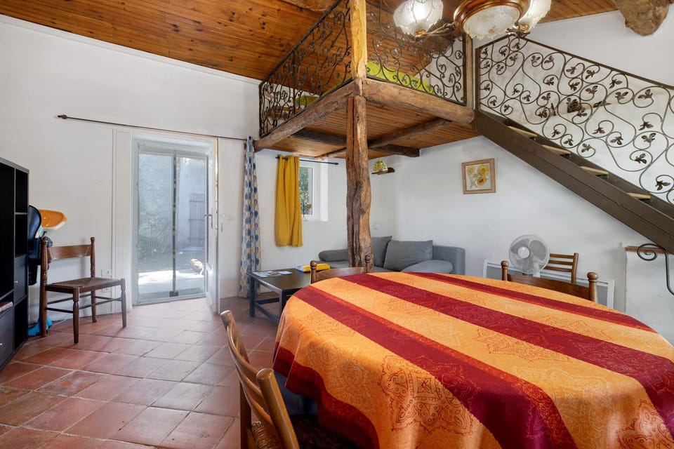 Property building, Living room, Bedroom