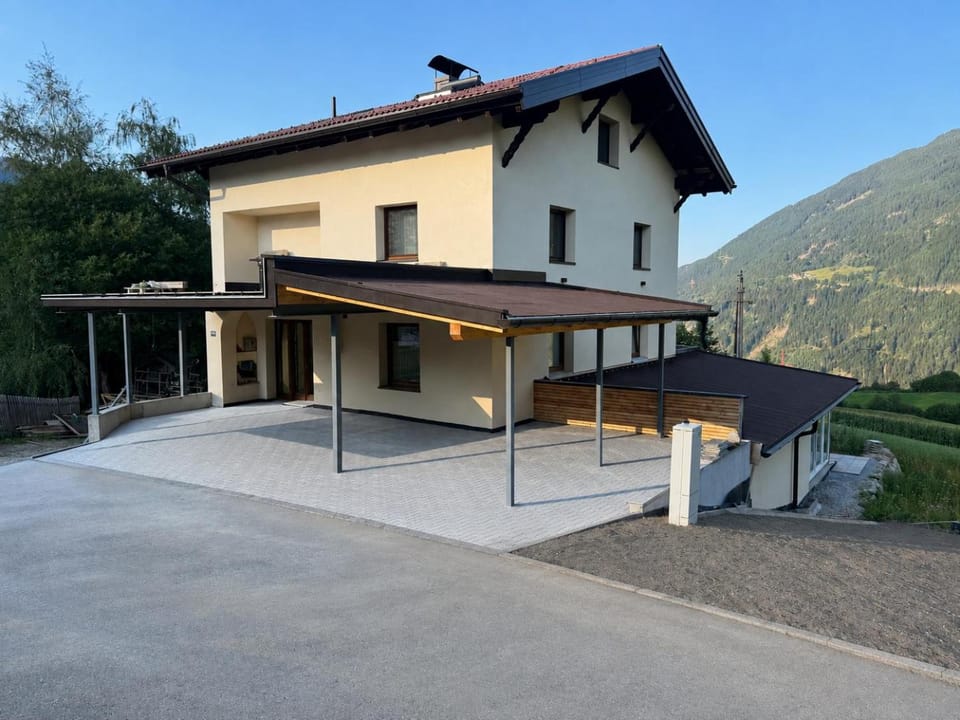 Property building, Mountain view, Parking