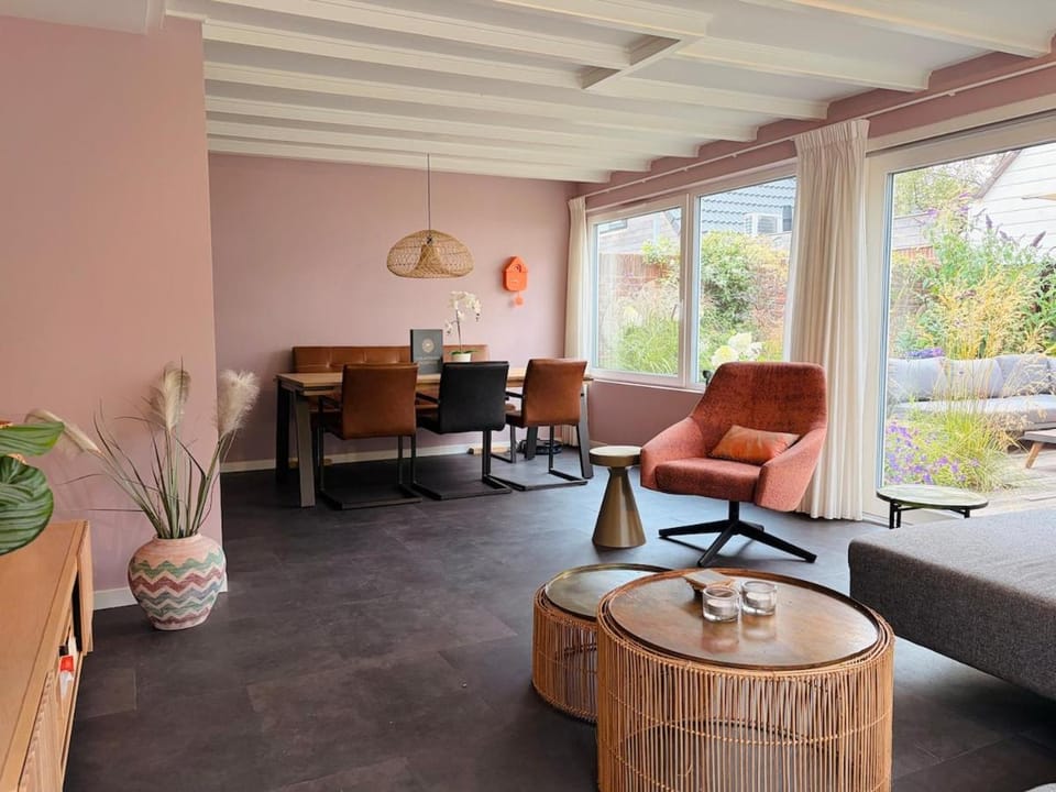 Menoria - near the lake, restaurants & Keukenhof House in Noordwijkerhout