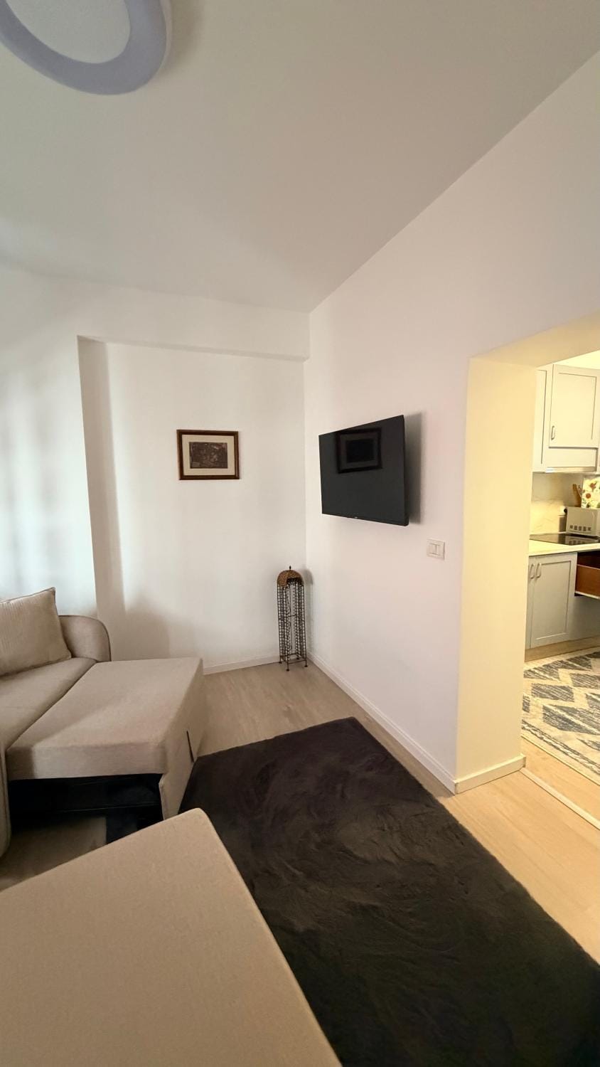 TV and multimedia, Living room, Seating area, Evening entertainment