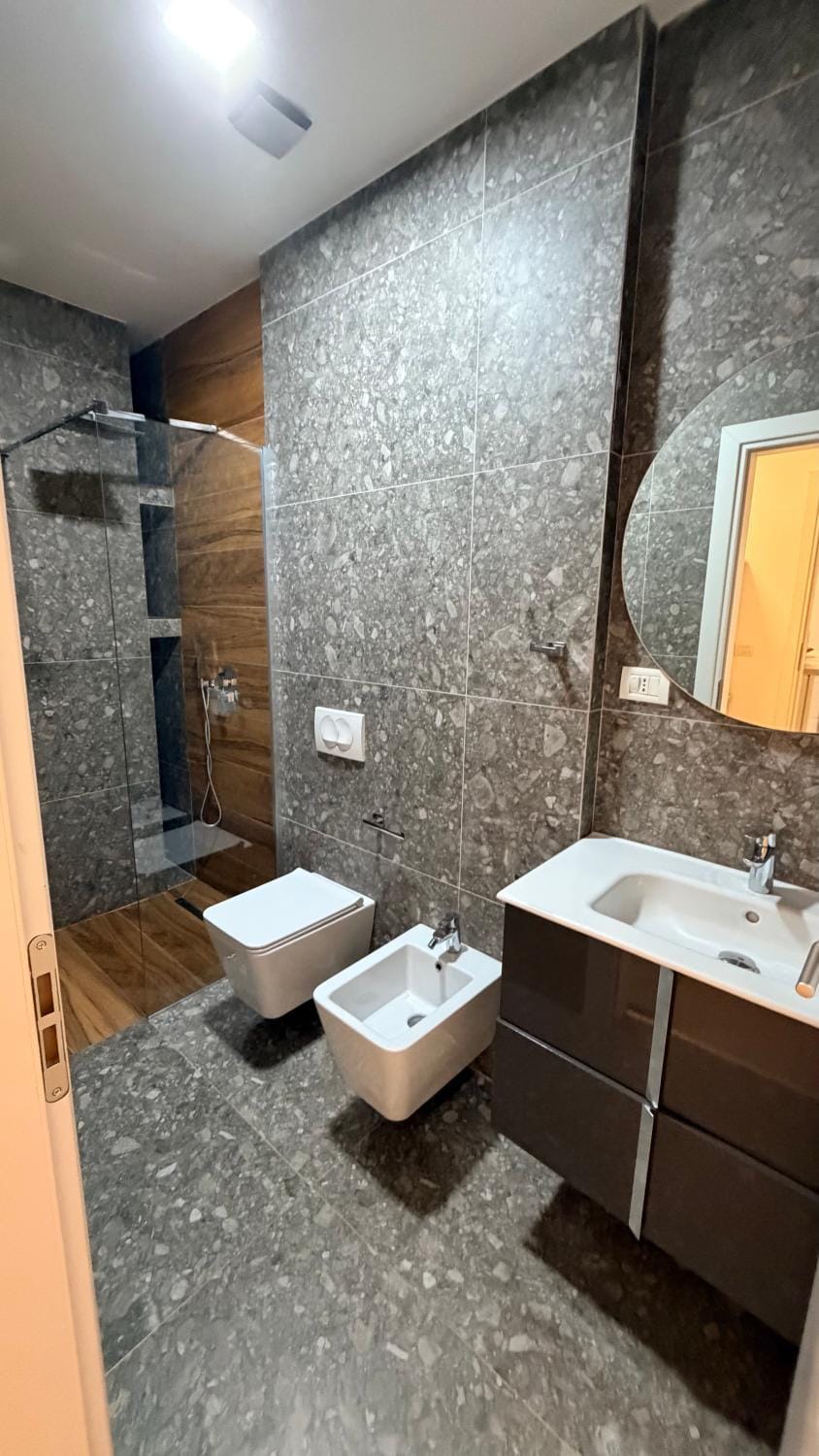 Shower, Toilet, Bathroom, bidet, towels