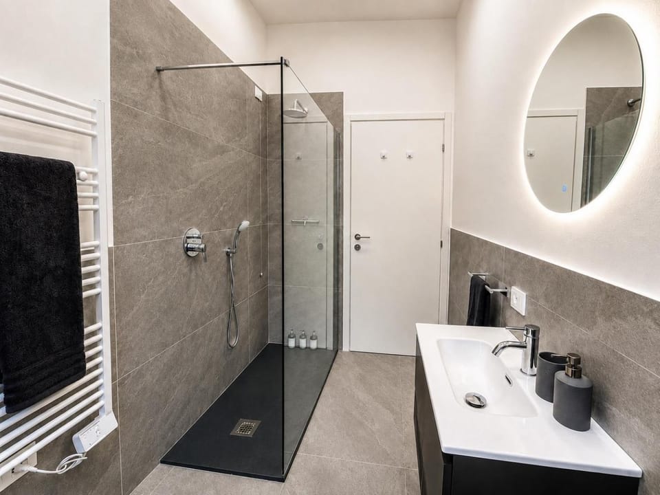 Shower, Bathroom, towels