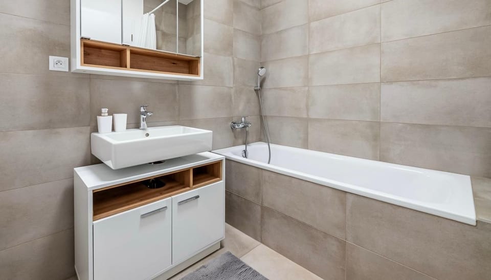 Bathroom, Bath