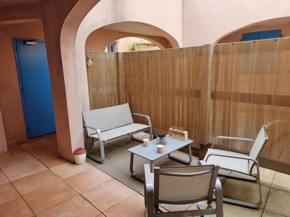 T3 avec patio centre village Apartment in Gruissan