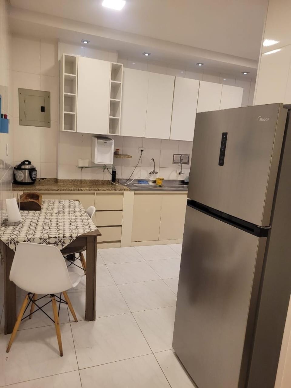Spacious Copacabana Apartment - Steps from the Beach & Cristo View Apartment in Rio de Janeiro