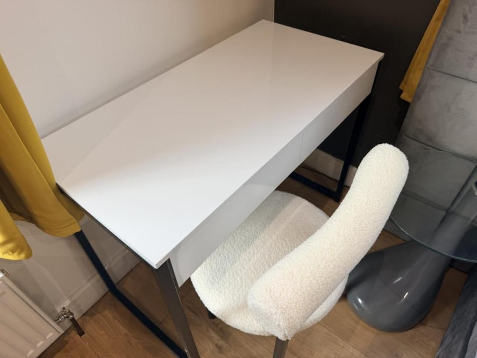Central 1 Bed Apartment Sleeps 4 - Stayspace 5 Apartment in Maidstone