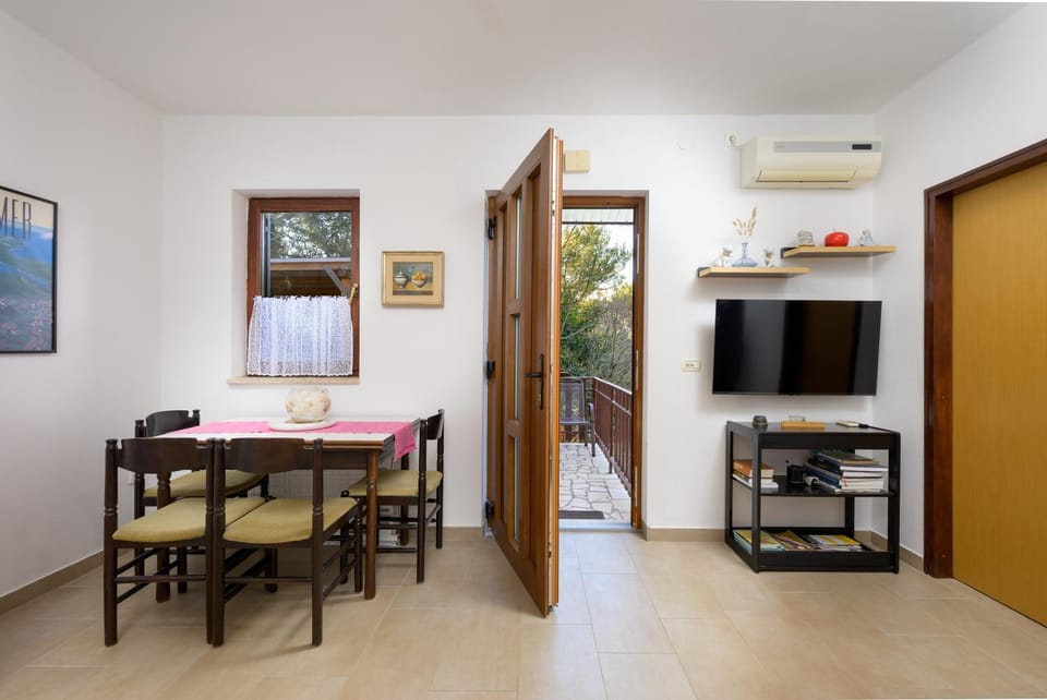 TV and multimedia, Dining area