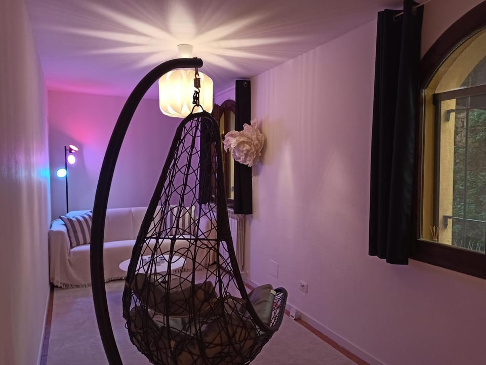 Other, Photo of the whole room, River view