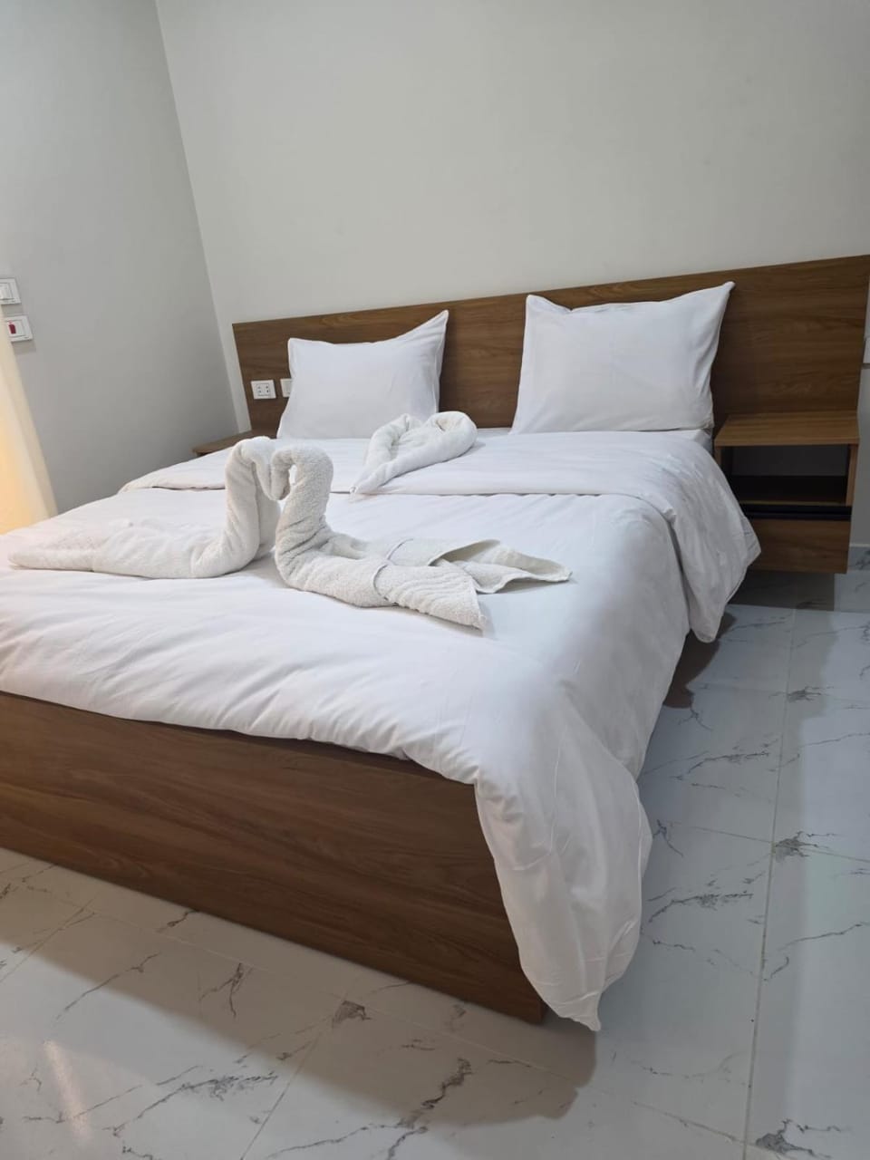Bed, Bedroom, towels