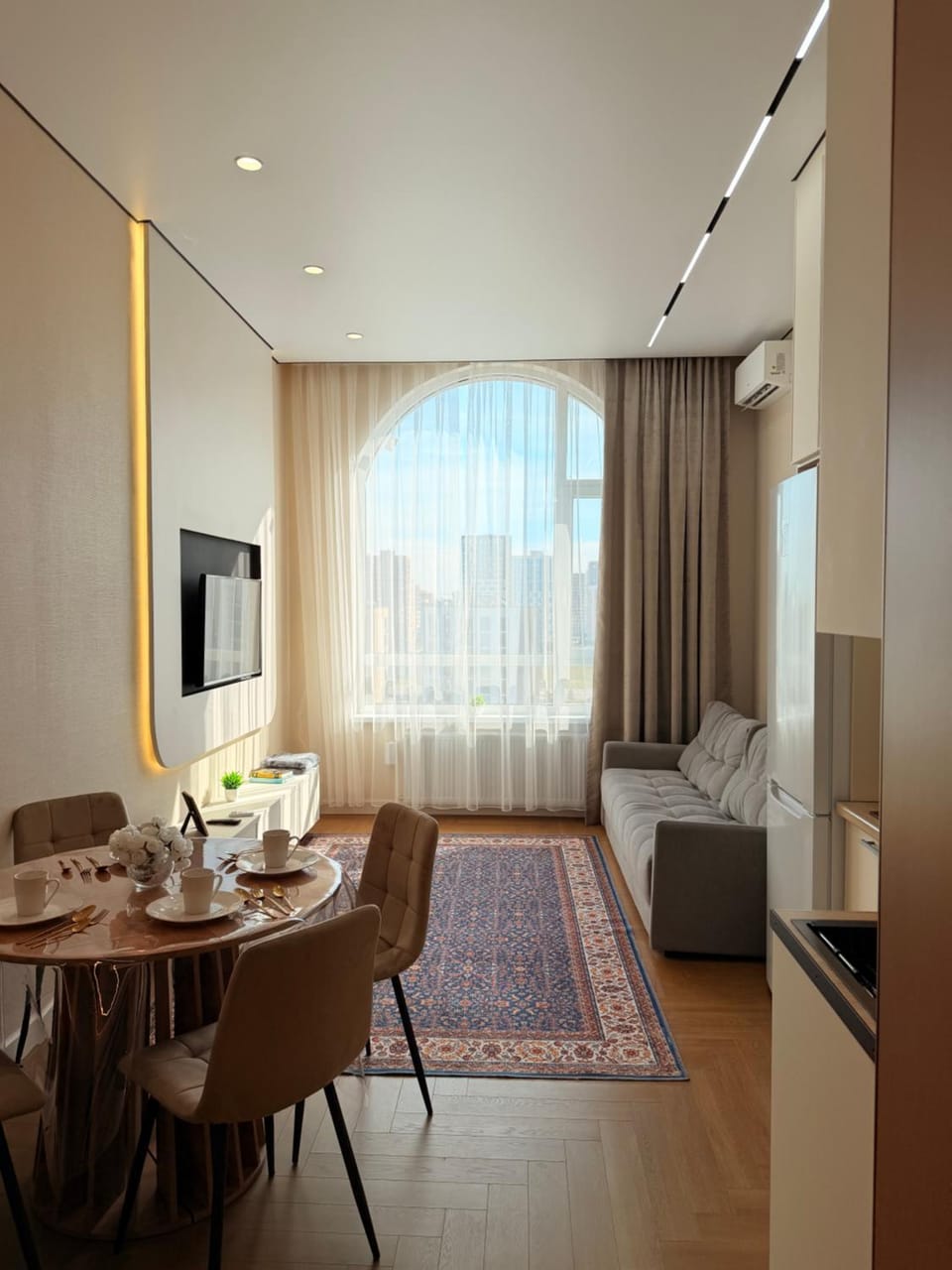 TV and multimedia, Living room, Seating area, Dining area, air conditioner