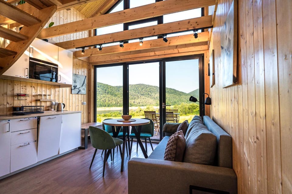 Osada Klimkówka nad jeziorem z widokiem na góry Chalet in Lesser Poland Voivodeship
