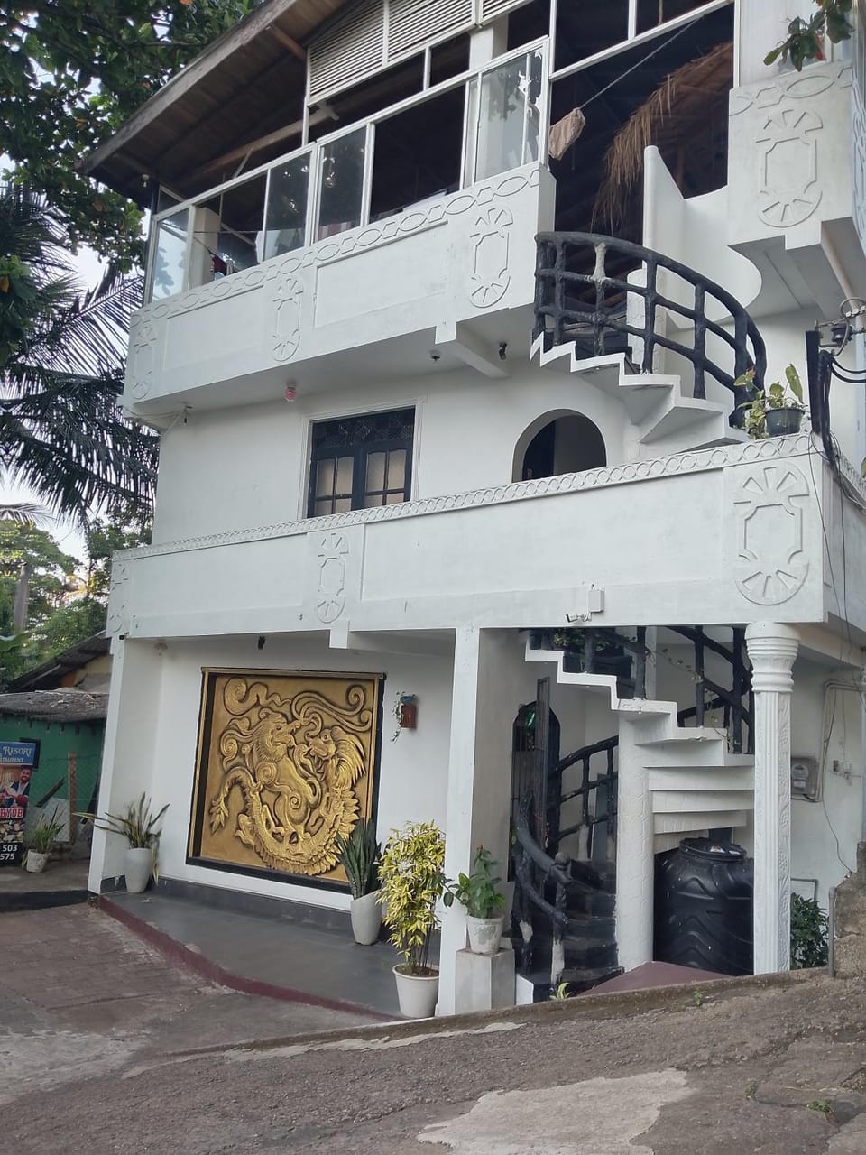 Lavinia Options Beach Inn Rooms Bed and Breakfast in Dehiwala-Mount Lavinia