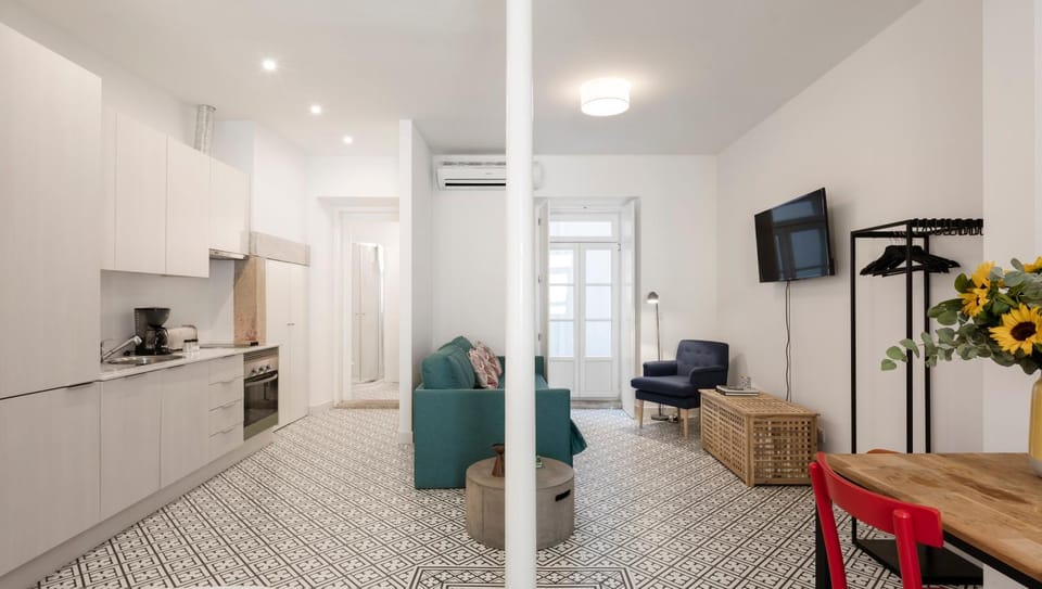 Kitchen or kitchenette, Seating area, Dining area