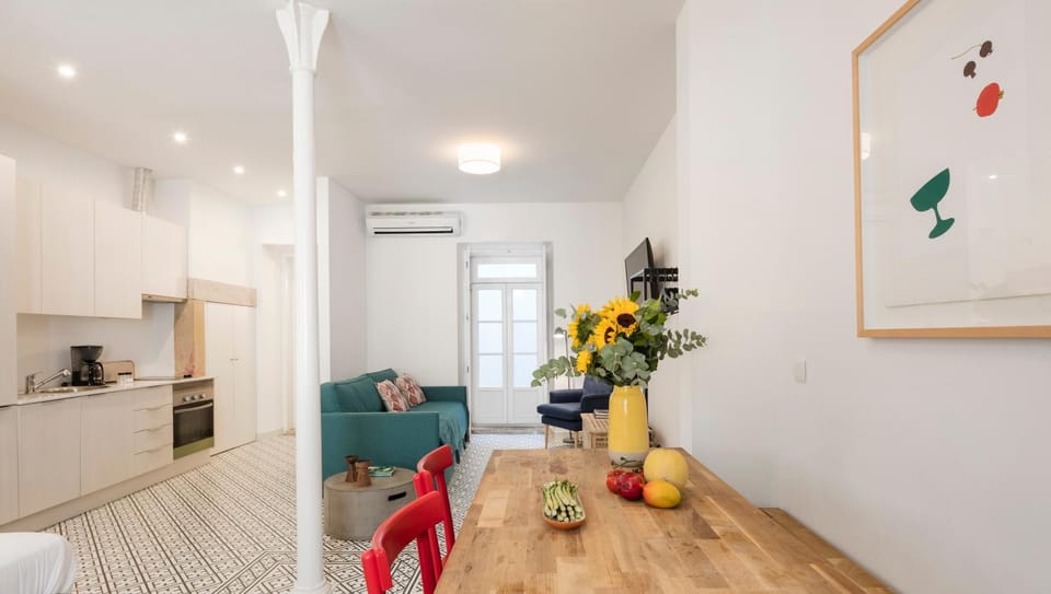 Kitchen or kitchenette, Seating area, Dining area