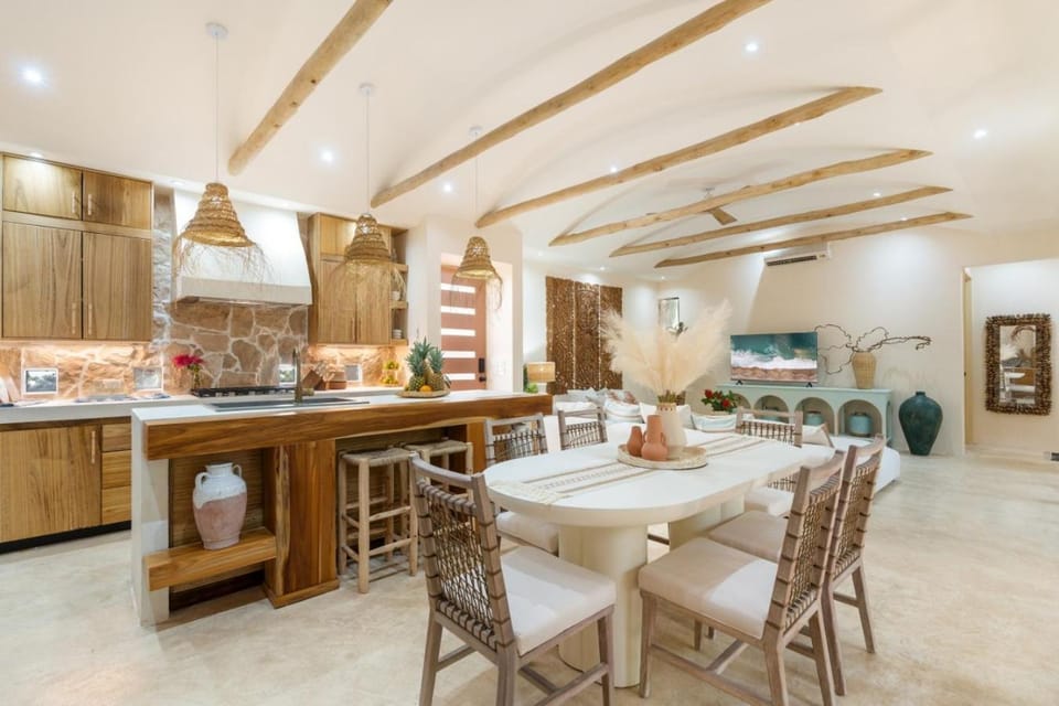 ODS25 - Colorful Tropical Escape, Private Pool and Walk to Beach House in Tamarindo