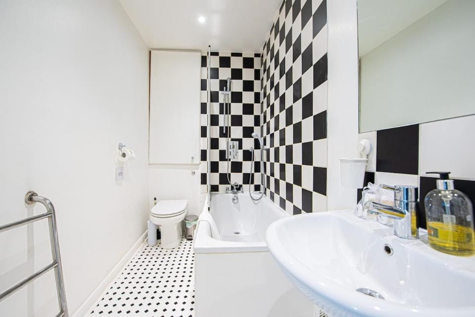 Toilet, Bathroom, Bath