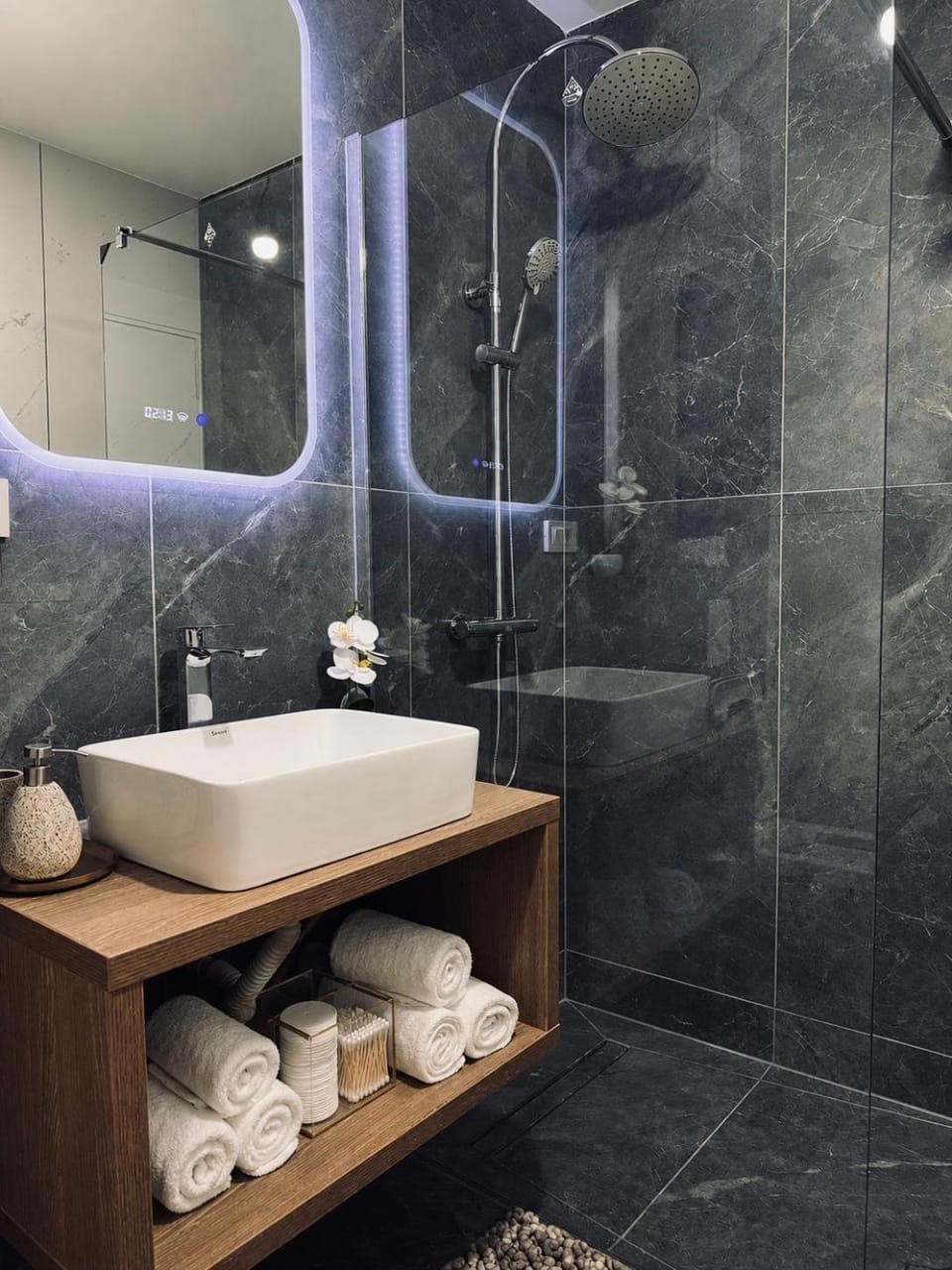 Shower, Bathroom, towels