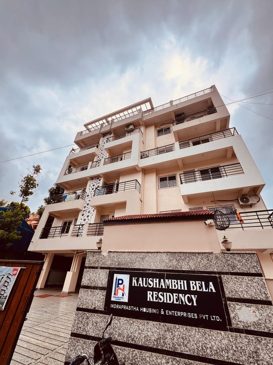 500 mts to baba temple peaceful family unit to sty Apartment in India