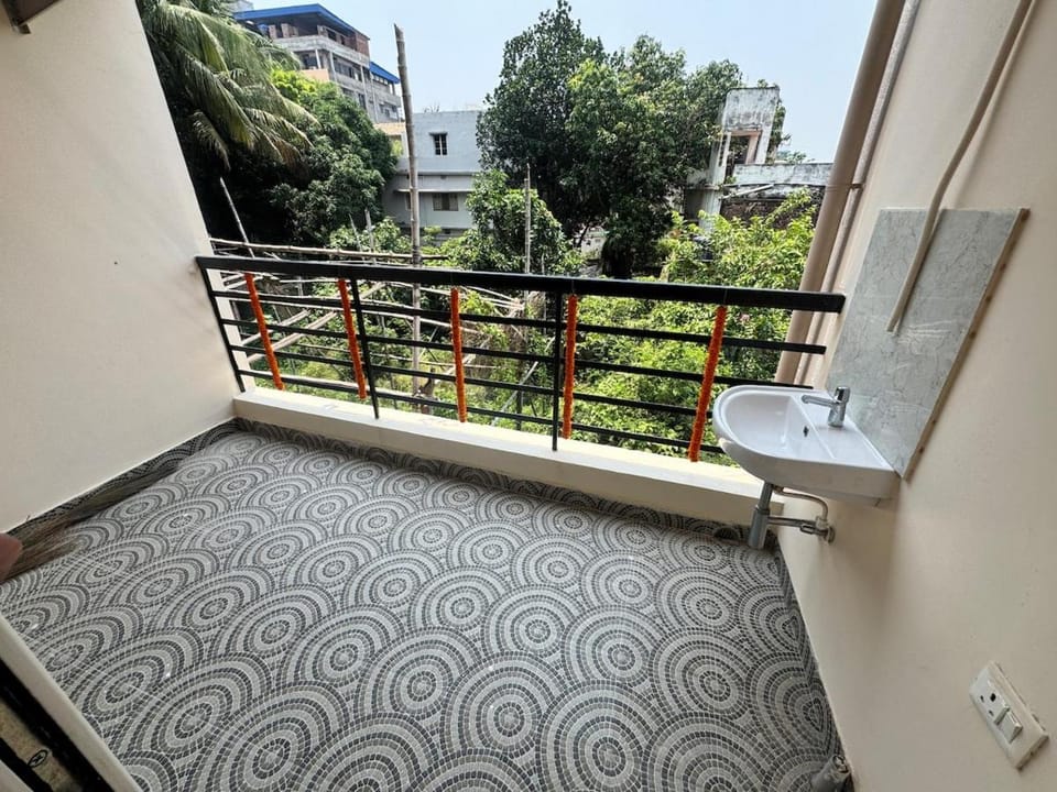 500 mts to baba temple peaceful family unit to sty Apartment in India