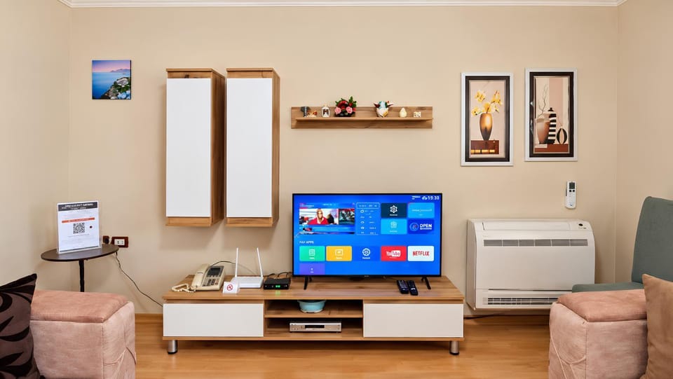Communal lounge/ TV room, TV and multimedia