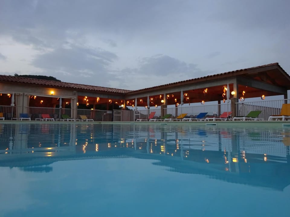Property building, Restaurant/places to eat, Swimming pool