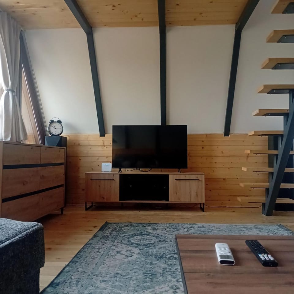 Golden Oak Home House in Montenegro