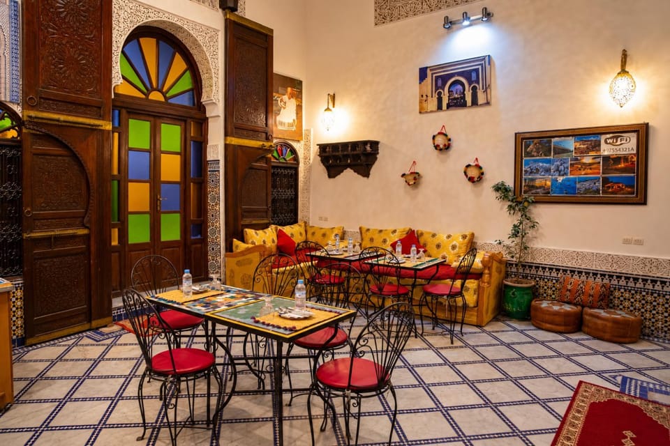 Restaurant/places to eat, Living room, Banquet/Function facilities, Seating area