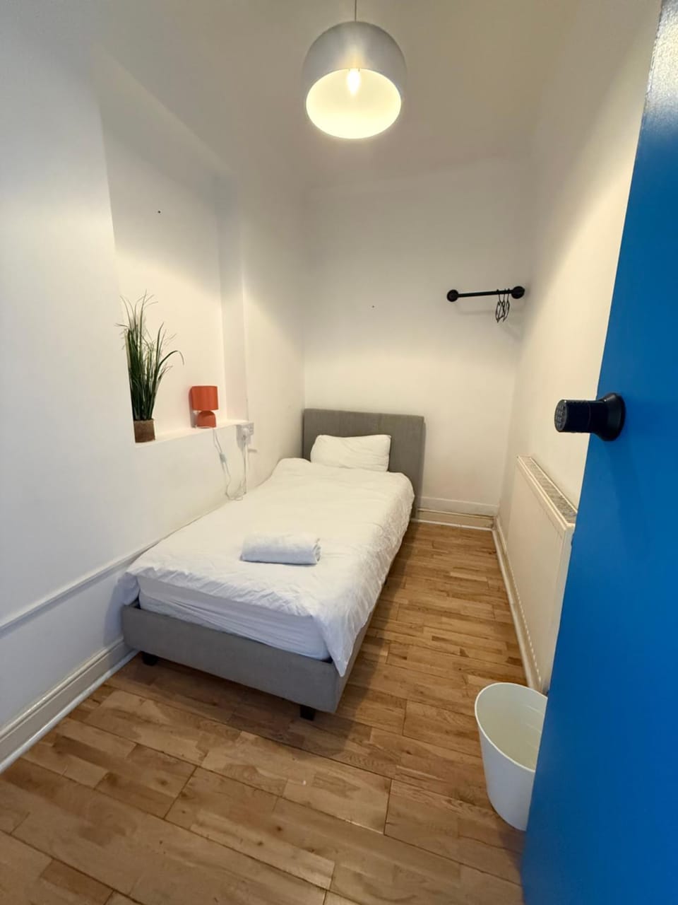 SMALL COZY ROOM IN FLAT SHARE Zone 2 - Few mins walk to Stepney Green STN Vacation rental in London Borough of Hackney