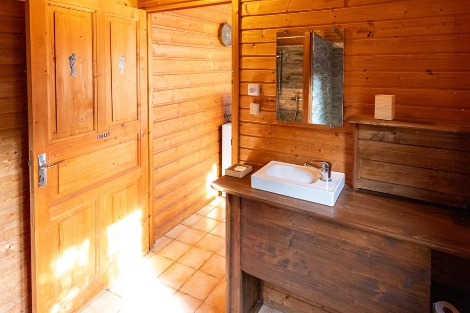 Bathroom, towels