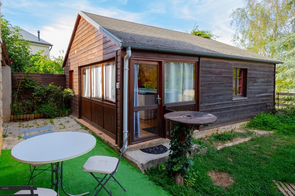 Patio, Day, Garden, Dining area, Garden view