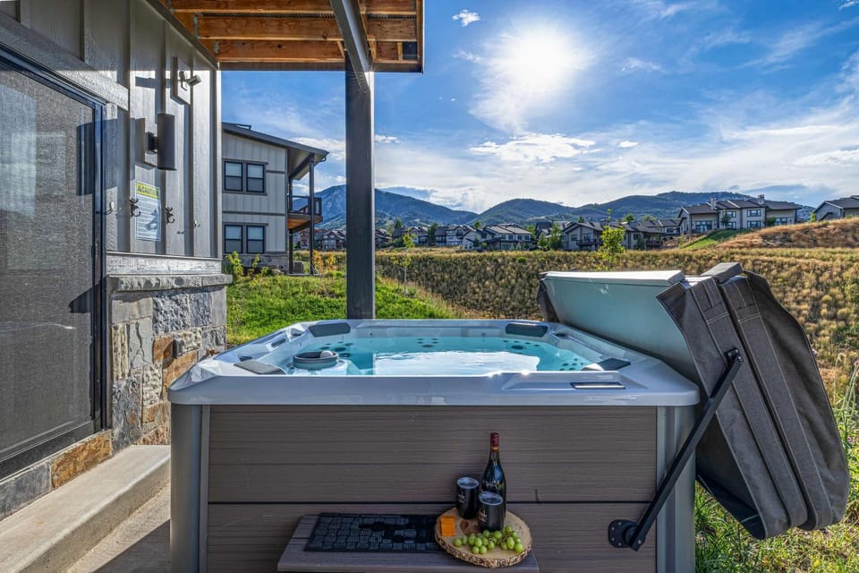 Abode at Redemption Ridge deer valley east hot tub game room House in Jordanelle Reservoir