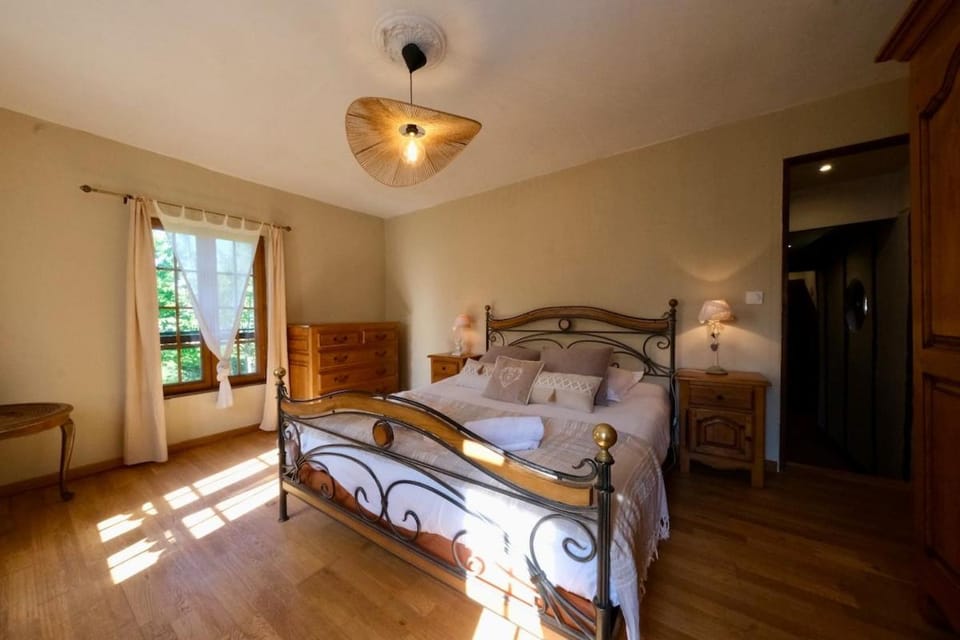 Bed, Photo of the whole room, Bedroom, towels, wardrobe