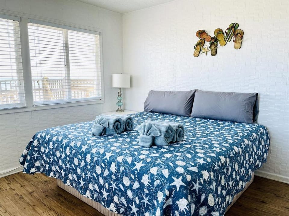 Comfy 12br Oceanfront Sm Dogs P472 House in North Myrtle Beach