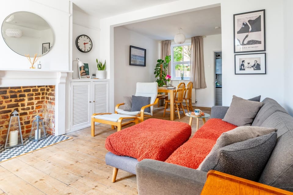 Swift Host - Newmarket House - Golden Triangle - Sleeps 4 - Garden House in Norwich